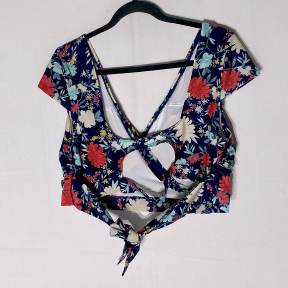 5/$25 Old Navy Navy Blue Red Floral Print Wrap Bikini Top Swim Top 2XL - Picture 2 of 11